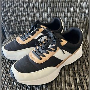 DV Dolce Vita Sneakers